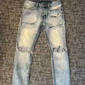 MNML RIPPED SKINNY JEANS